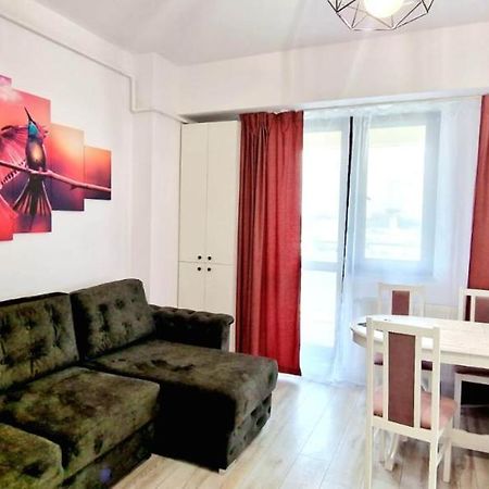 Evelyn Modern Apartment Near Palas Яш Екстериор снимка