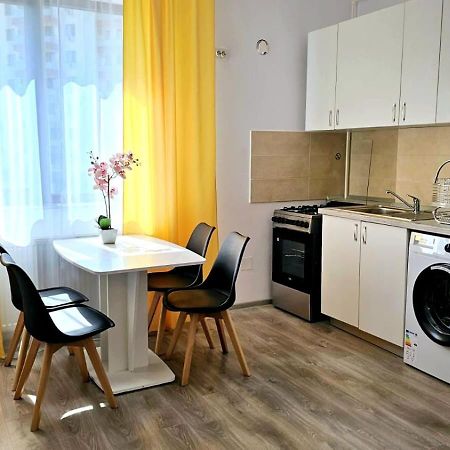 Evelyn Modern Apartment Near Palas Яш Екстериор снимка