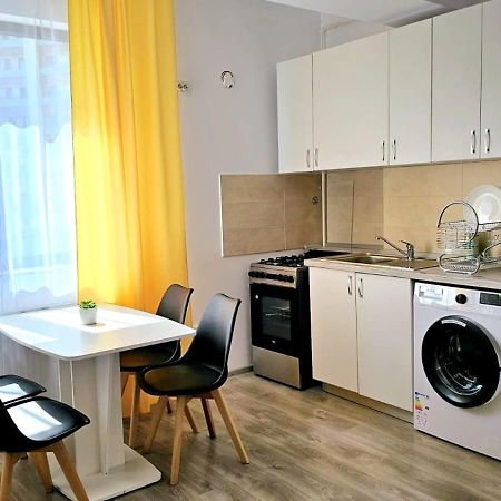 Evelyn Modern Apartment Near Palas Яш Екстериор снимка