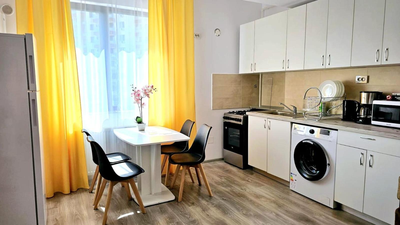 Evelyn Modern Apartment Near Palas Яш Екстериор снимка