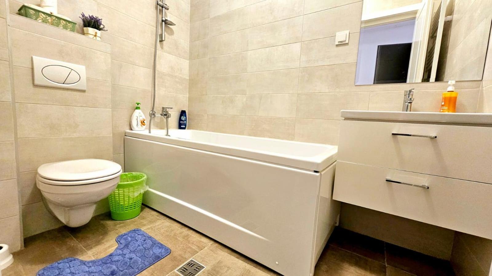 Evelyn Modern Apartment Near Palas Яш Екстериор снимка